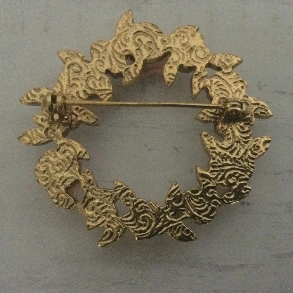 Vintage Gold Tone Pink Porcelain Rose Faux‎ Pearl Wreath Brooch Floral Pin Co